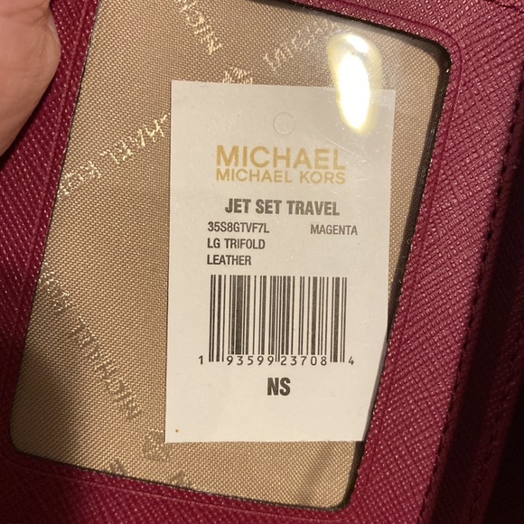 Michael Kors large trifold wallet - Picture 6 of 6